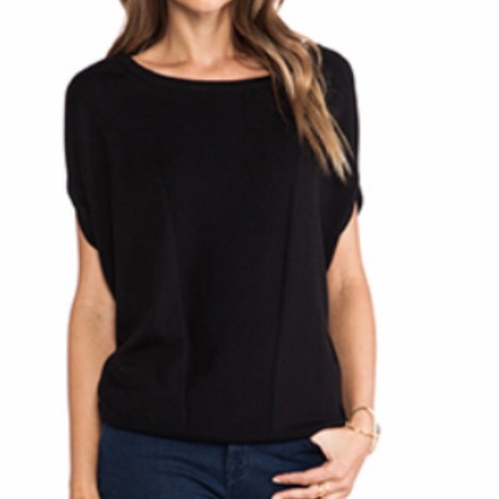 Vintageous timeless short sleeve sweater